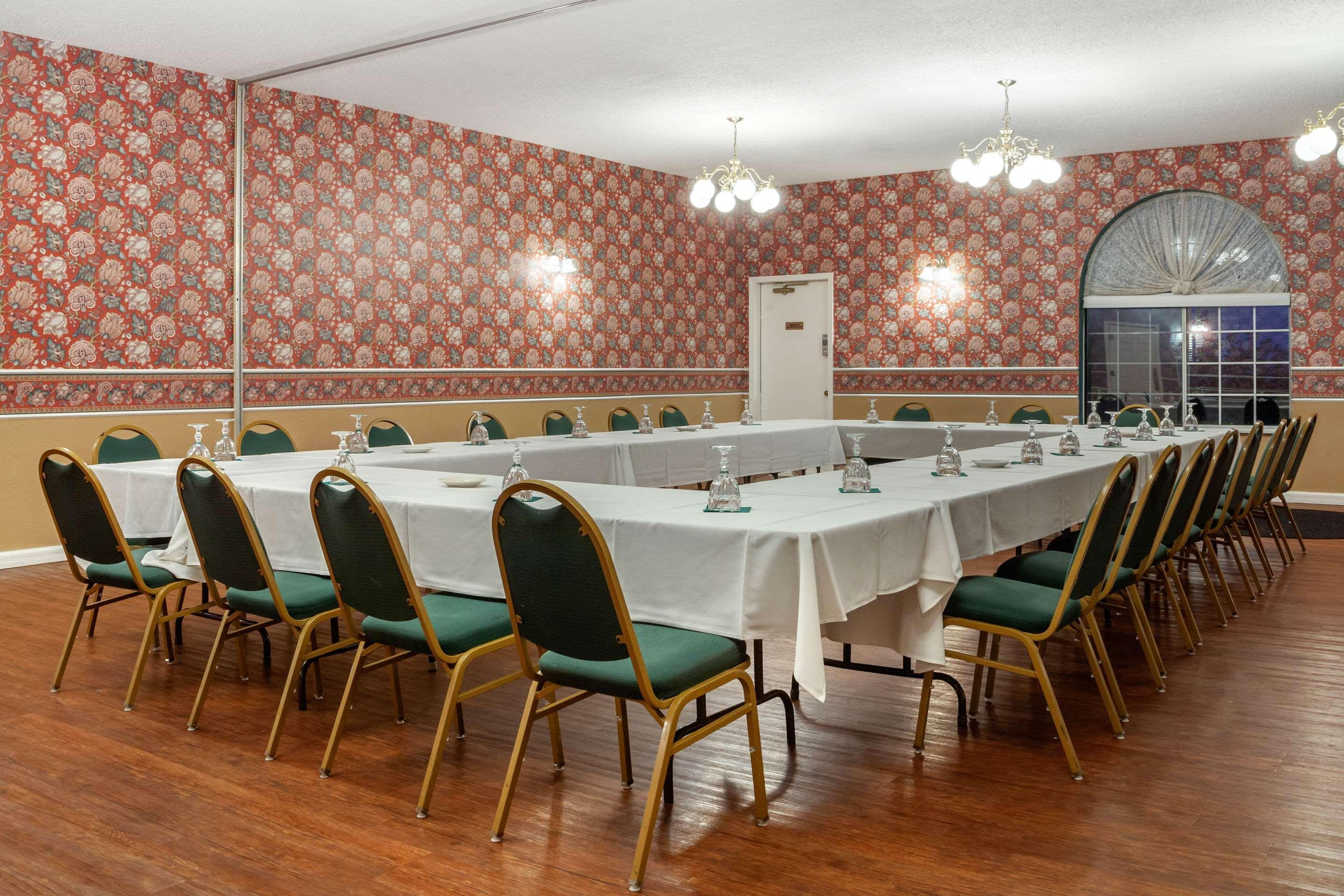 The Wisconsin Hotel & Conference Center ウィスコンシン デルズ エクステリア 写真