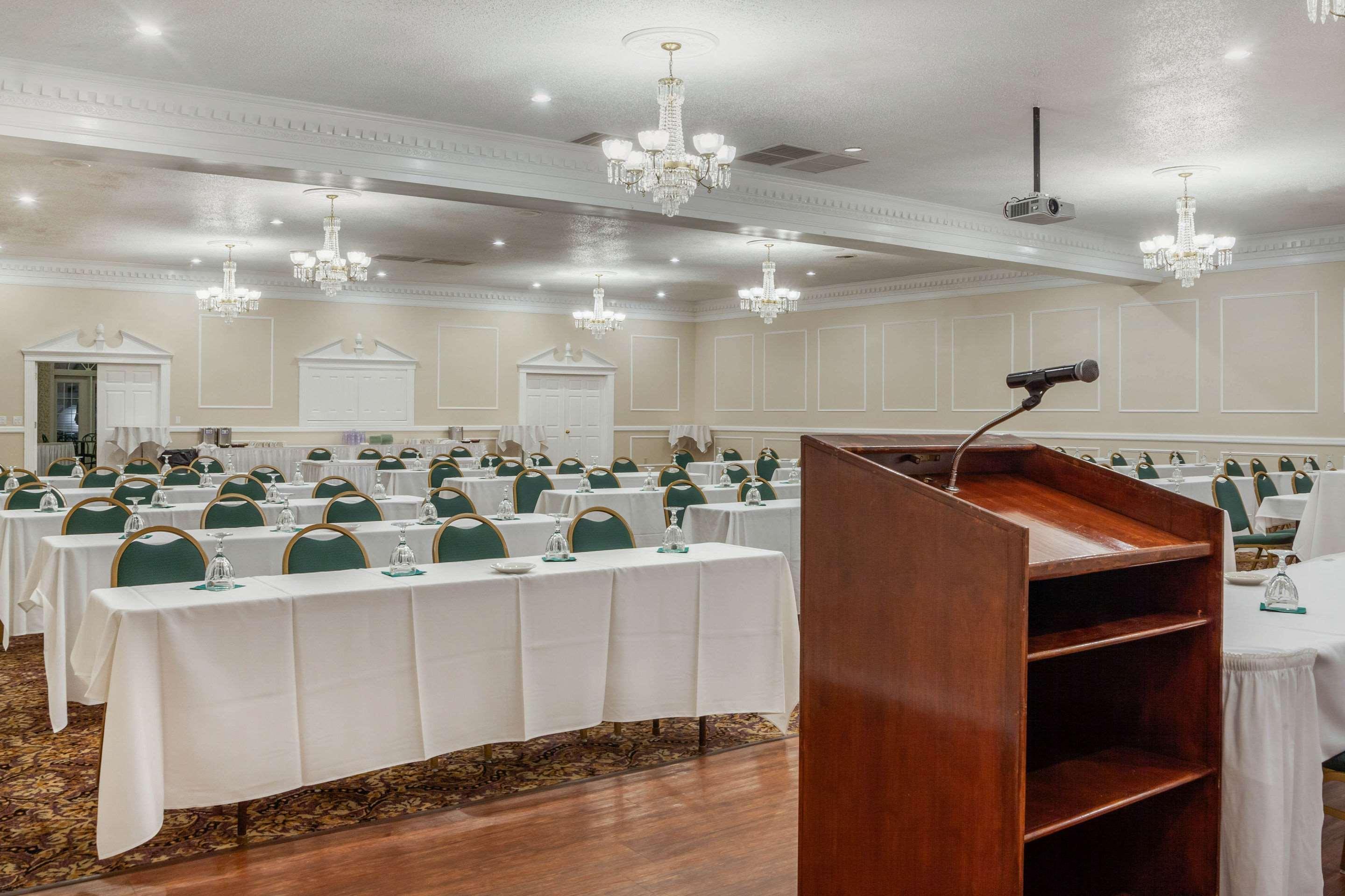 The Wisconsin Hotel & Conference Center ウィスコンシン デルズ エクステリア 写真